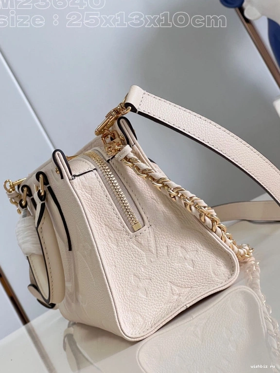WIS West ONTHEGO LOUIS VUITTON East 0831
